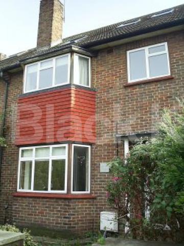 			4 Bedroom, 1 bath, 1 reception House			 Clapham Court Terrace, Kings Avenue, Clapham